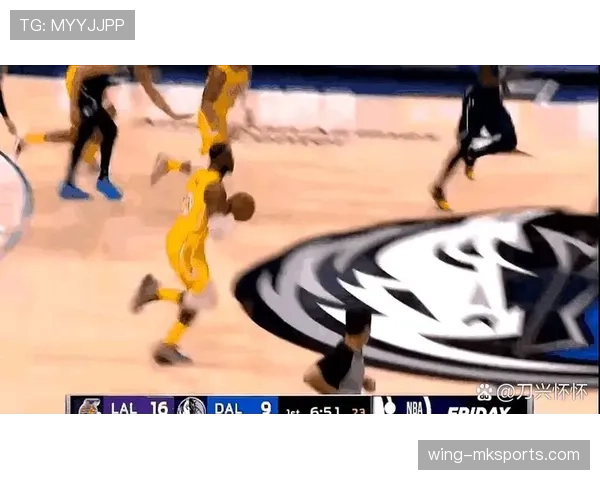 西亚卡姆通过高效挡拆制造错位，提升季后赛内线得分和篮板表现