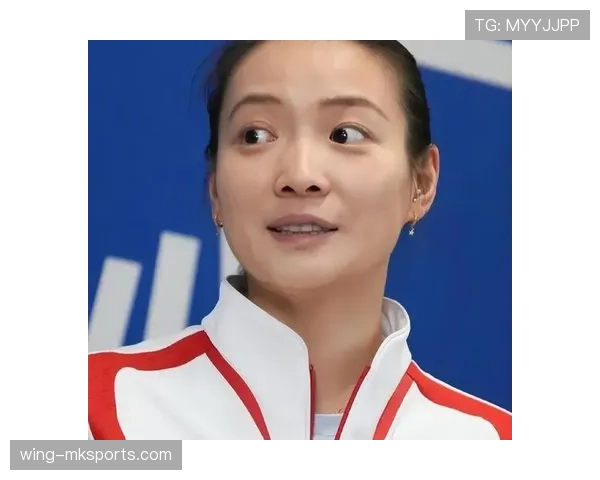 黄雅琼机场拎着比我整个月工资还贵的行李箱，刷到这图我笑不出来